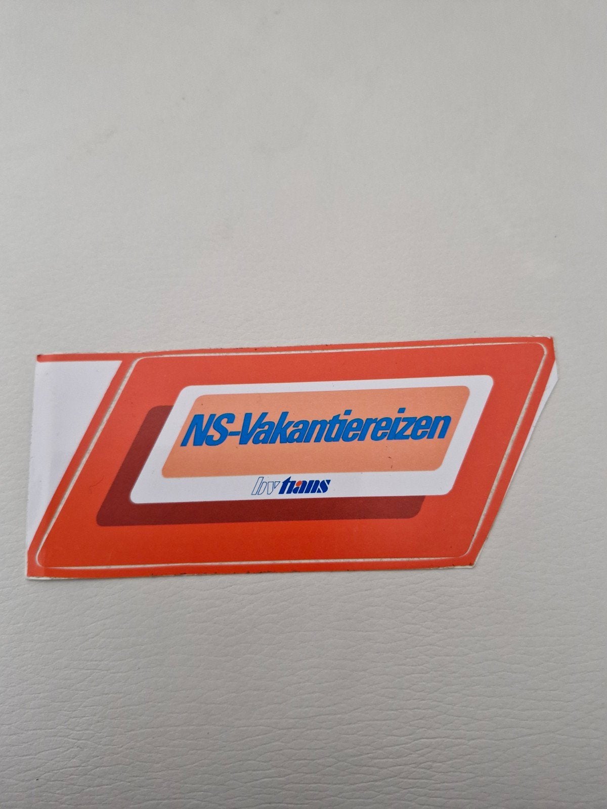 10048 Vintage NS-Vakantiereizen sticker by Hans, Verzamelen, Ophalen of Verzenden, Gebruikt, Overige typen