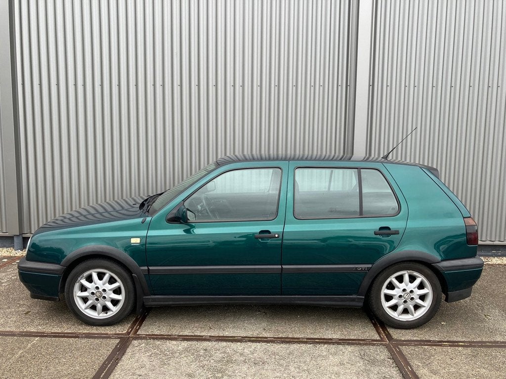Volkswagen Golf 2.0 GTI ORGINEEL NL GELEVERDE GOLF GTI !, Auto's, Volkswagen, Voorwielaandrijving, Gebruikt, 4 cilinders, 1984 cc