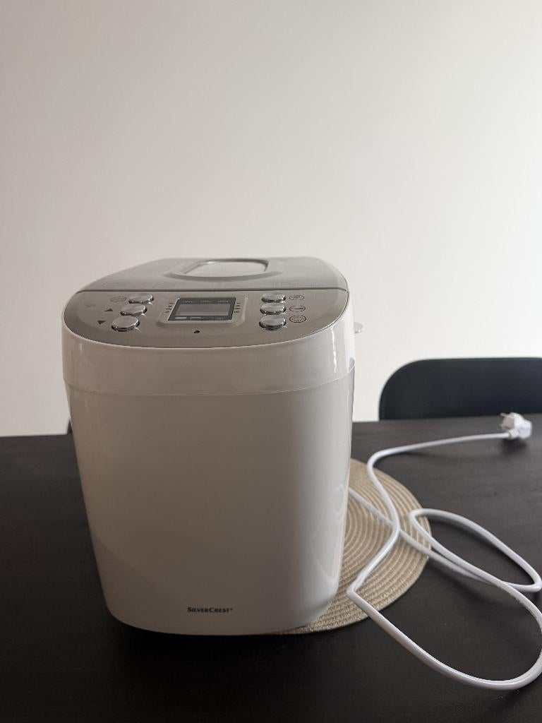 Broodbakmachine - merk: Silvercrest, Zo goed als nieuw, 1200 tot 1600 gram deeg, Kijkvenster, Ophalen