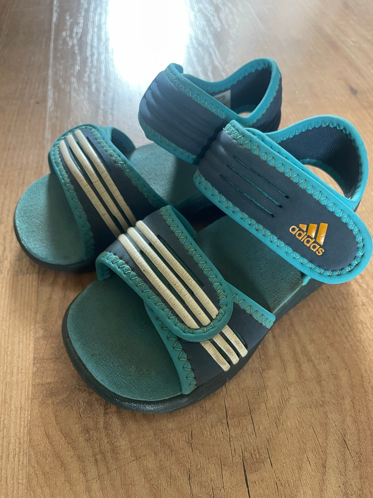 Adidas Adilette Kindersandalen/Waterschoenen - Maat 22, Kinderen en Baby's, Ophalen of Verzenden, Zo goed als nieuw
