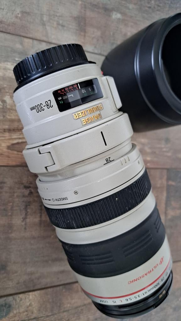 Canon 28-300 lens, Ophalen of Verzenden, Zo goed als nieuw, Telelens
