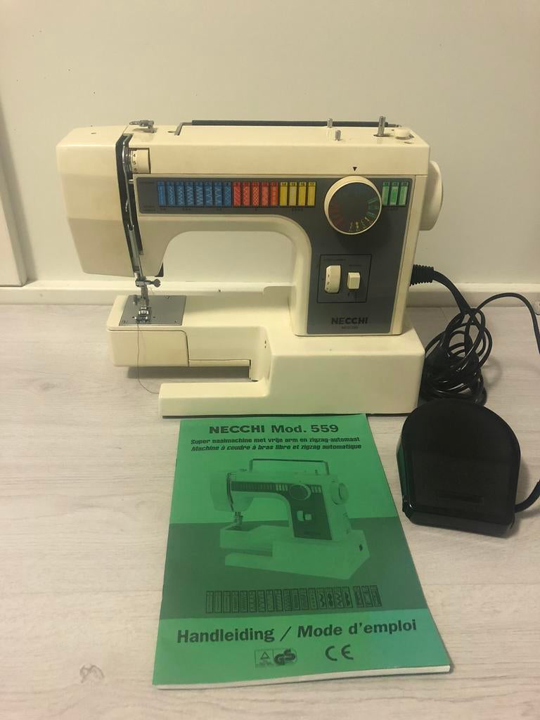 NECCHI  Naaimachine, Hobby en Vrije tijd, Naaimachines en Toebehoren, Ophalen of Verzenden, Gebruikt, Naaimachine, Overige merken