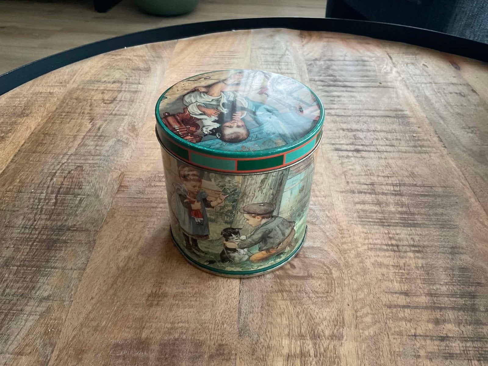 Vintage blikje met kinderprint - Ot en Sien stijl, Ophalen of Verzenden, Gebruikt, Koek(jes), Overige merken