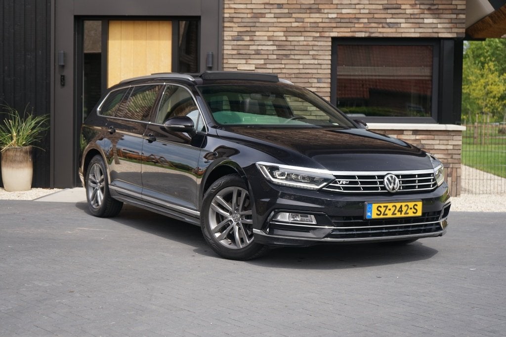 Volkswagen Passat Variant 1.4 TSI Highline 3X R-Line Automaa, Auto's, Automaat, 125 pk, Gebruikt, 4 cilinders