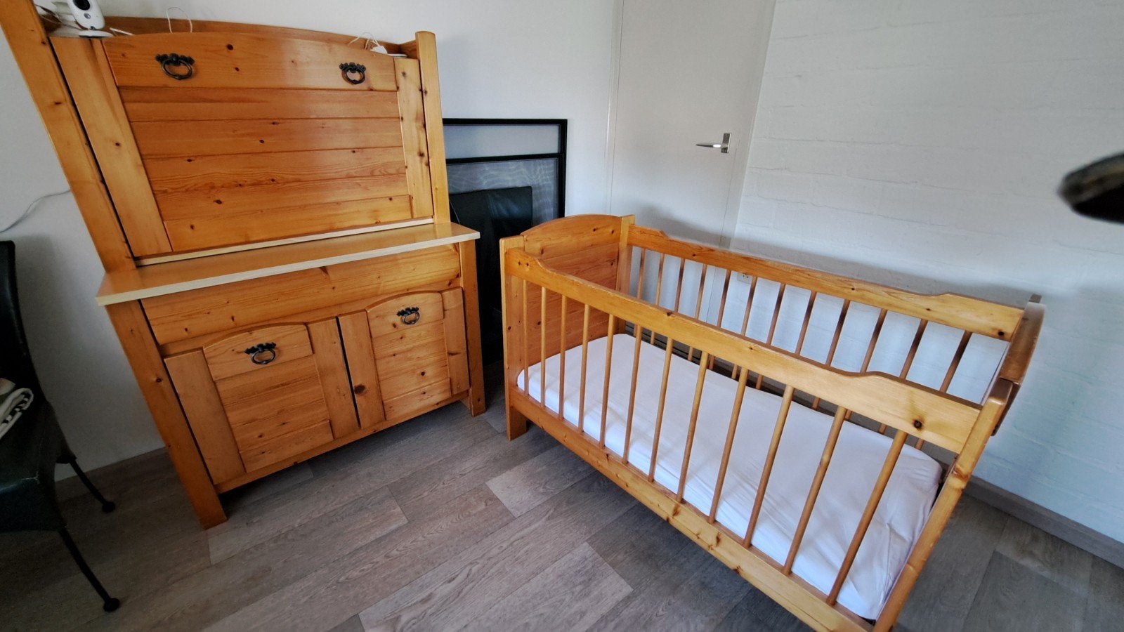 Houten ledikant met commode - In zeer goede staat, Ophalen, Gebruikt, Eenpersoons, Bruin