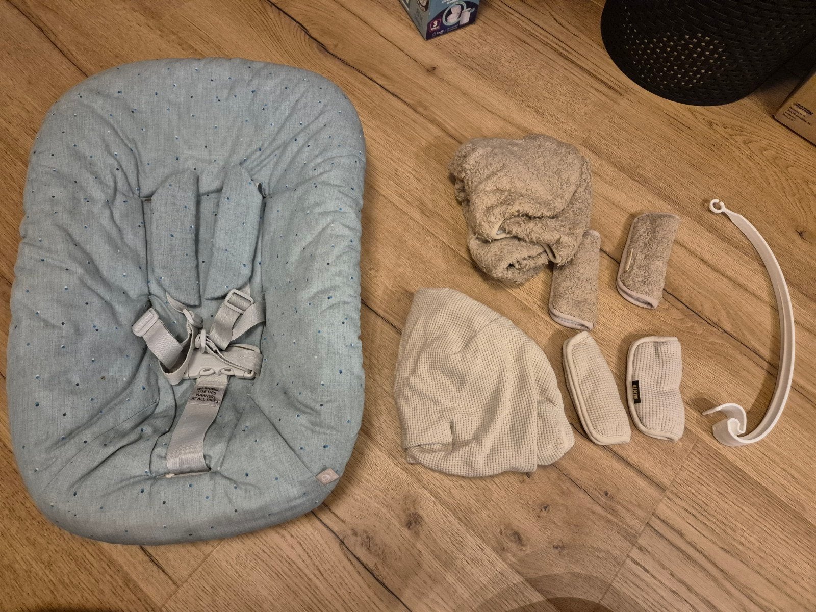 Tripp Trapp Newborn Set met speelboog en hoezen (Stokke &, Kinderen en Baby's, Kinderstoelen, Ophalen, Zo goed als nieuw, Meegroeistoel