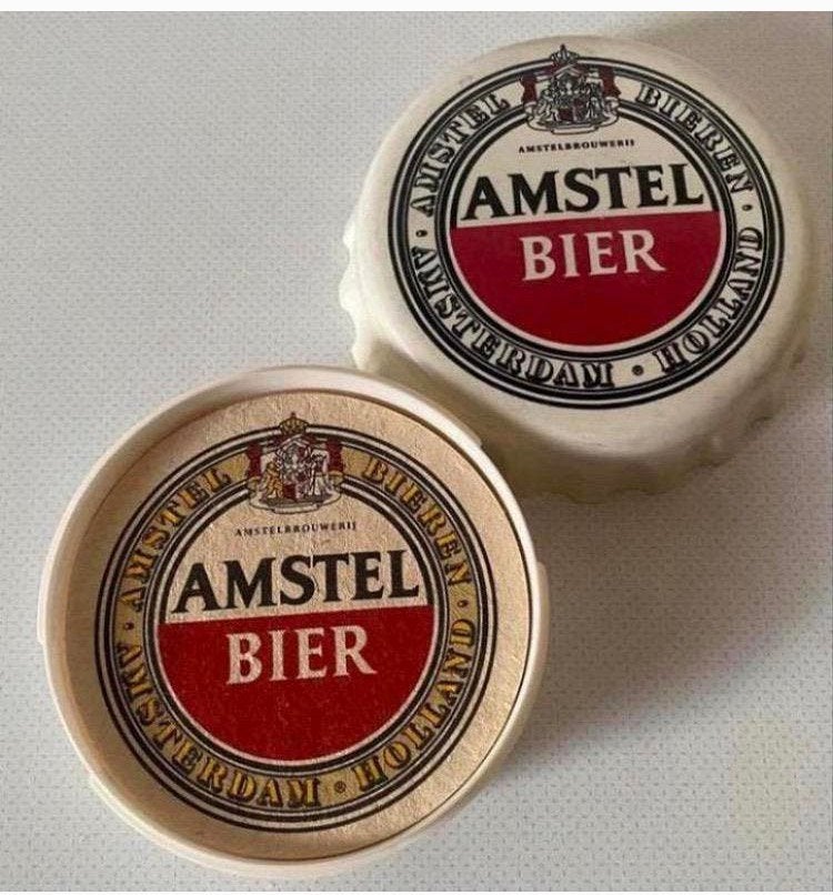 6 Bierviltjes van Amstel Bier opgebrogen in kroonkurk model., Glasonderzetter, Overige materialen, Ophalen of Verzenden, Zo goed als nieuw