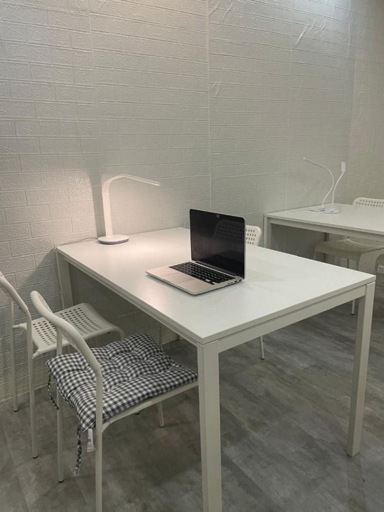 Witte eettafel / bureau van IKEA. MELLTORP, 125x75x74., Huis en Inrichting, Tafels | Eettafels, Zo goed als nieuw, 50 tot 100 cm