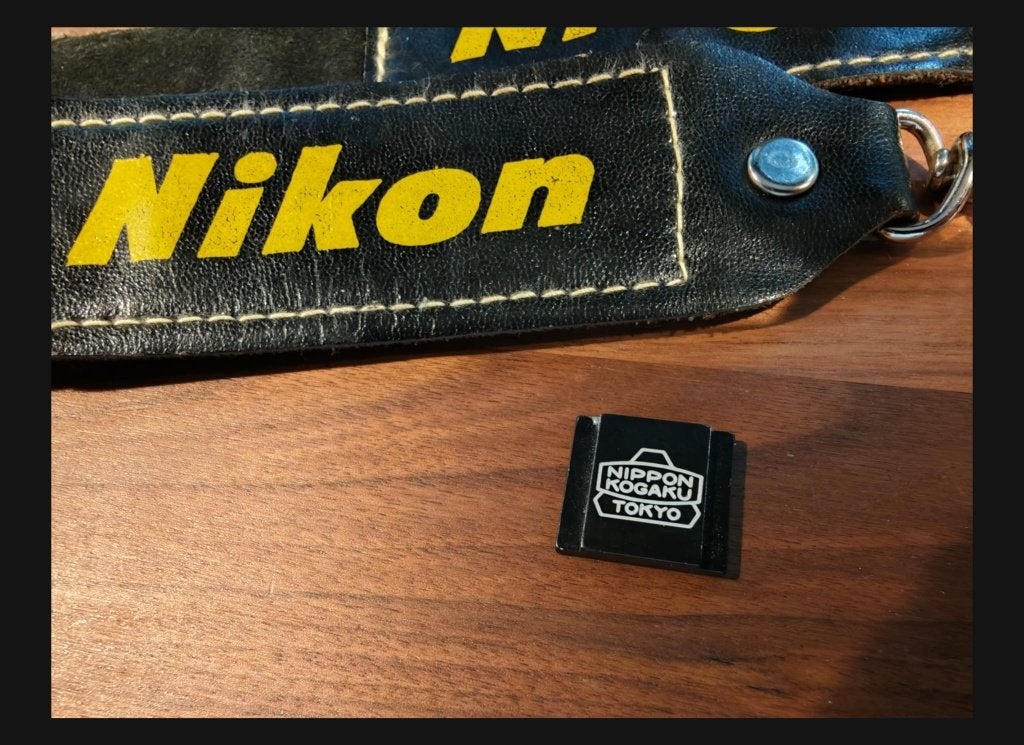 Nikon vintage strap + hot shoe cover Zf, Gebruikt, Ophalen of Verzenden, Nikon, Draagriem
