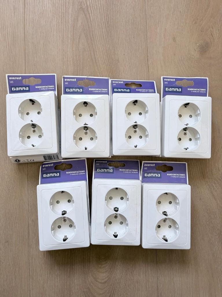 7 dubbele wandcontactdozen everest (gamma), Ophalen, Nieuw, Stopcontact
