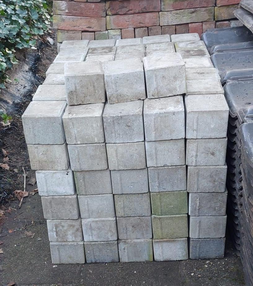Halve grijze Straatklinkers 10,5 x10,5 cm 8cm dik, Ophalen, Klinkers, Zo goed als nieuw, Minder dan 5 m²