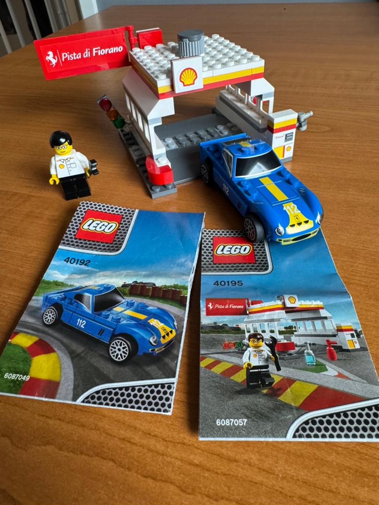 LEGO 40195 Racers Ferrari Shell V-Power Station + auto 40192, Lego, Ophalen of Verzenden, Zo goed als nieuw, Compleet