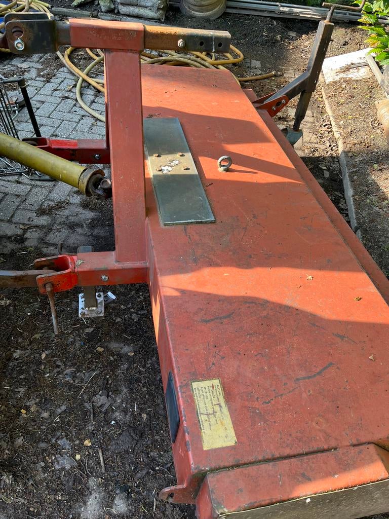 Degelijke Veegmachine - Perfect voor erf en terrein, Ophalen of Verzenden, Gebruikt