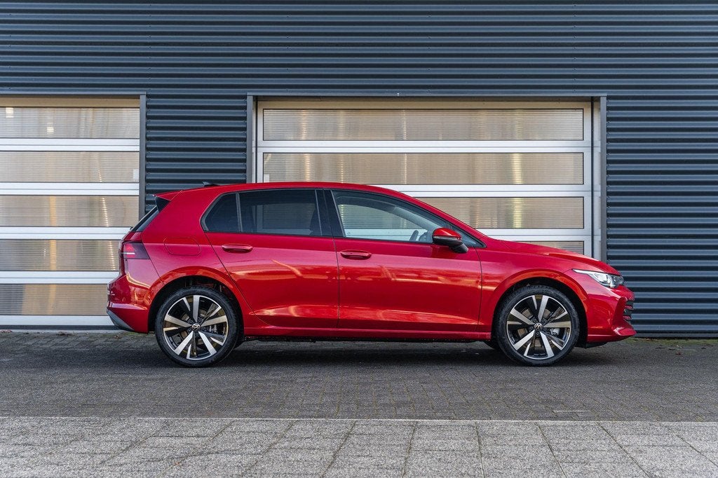 Volkswagen Golf 1.5 eHybrid 204pk Life Edition | Panoramadak, Auto's, Volkswagen, 12 maanden, Stof, 1498 cc, 4 cilinders