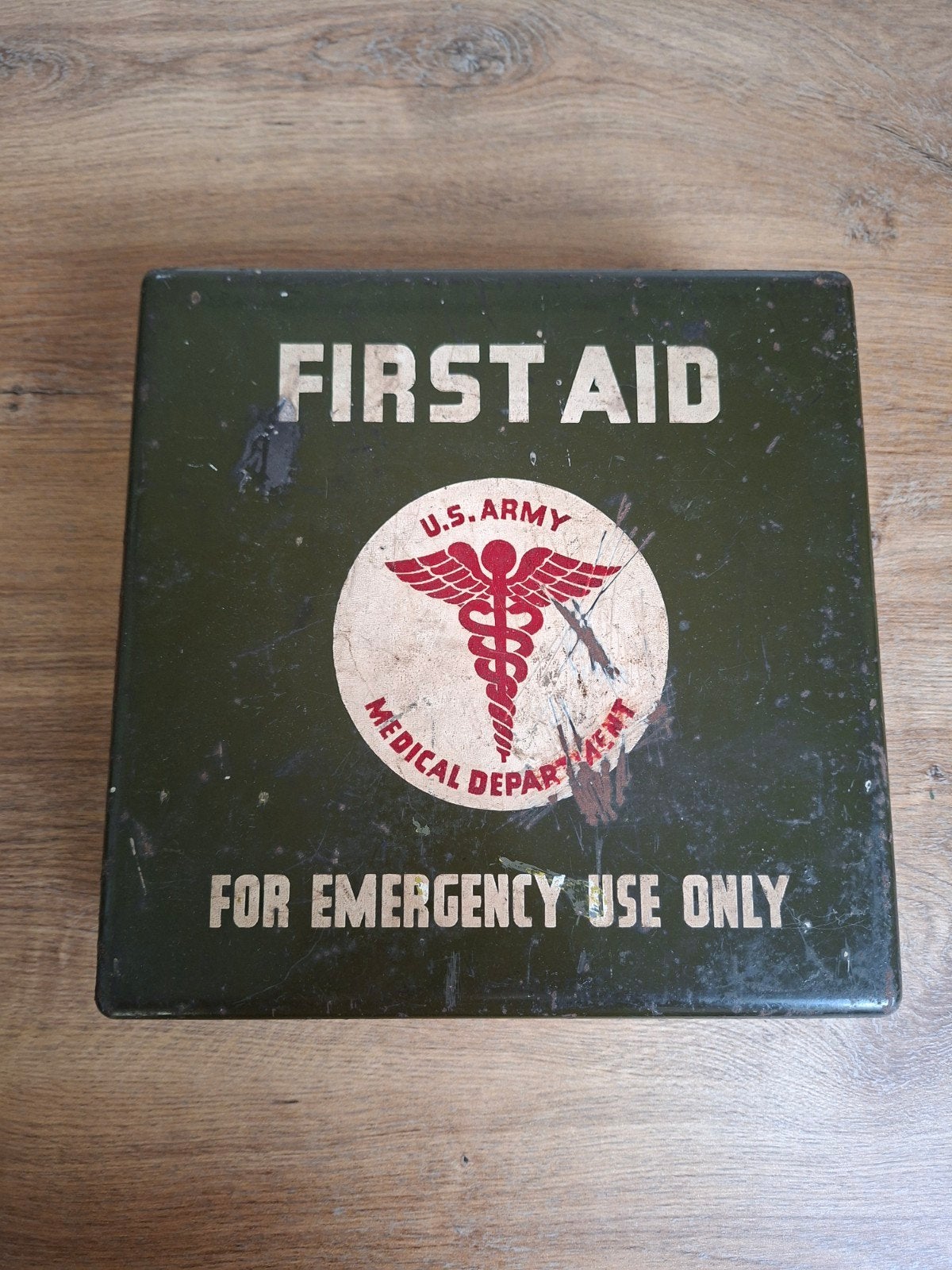 WW2 US 24 unit First Aid box, Ophalen of Verzenden, Amerika, Embleem of Badge