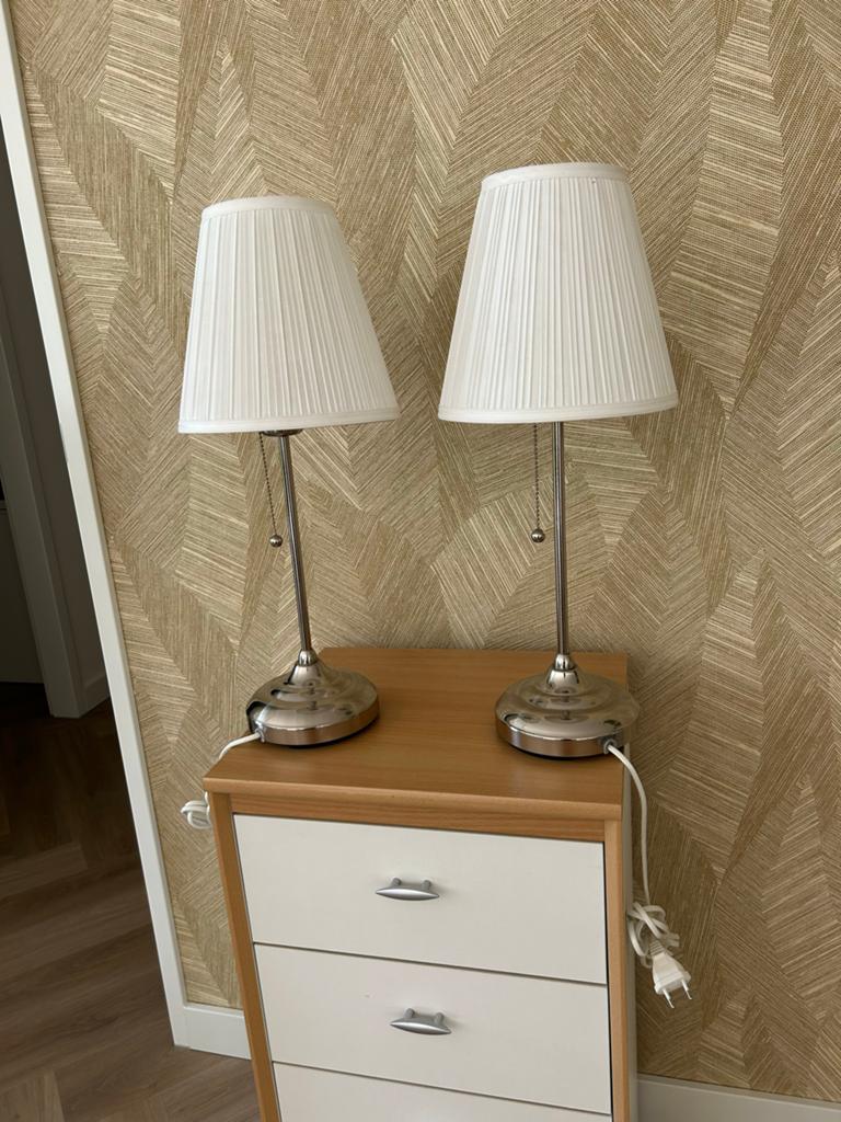 Ikea ArstidSet 2 tafellampen met witte plissé kappen, Ophalen, Zo goed als nieuw, Metaal, 50 tot 75 cm