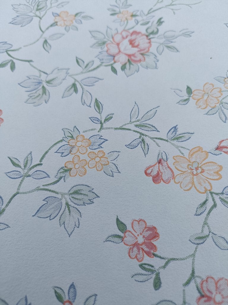 Vintage behang in sierlijke bloemen print. 10 meter x 53 cm, Ophalen of Verzenden