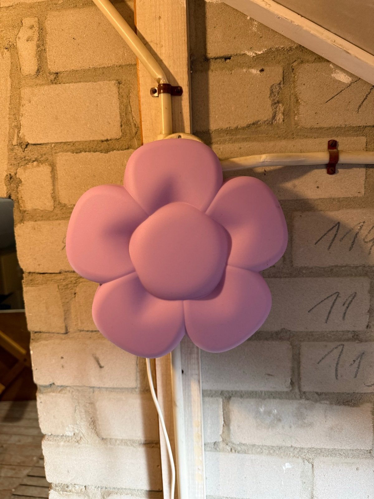 Roze bloemenlamp met LED verlichting - IKEA Upplyst, Kunststof, Roze, Overige fittingen, Zo goed als nieuw