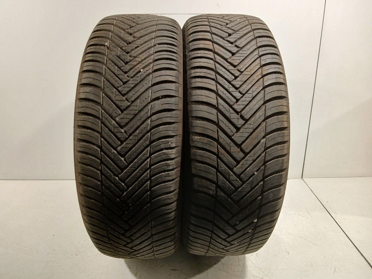 Bandenset 2 stuks 4-Seizoenen 205 55 R16, Onderdelen@venauto.nl, Van der Ven Autorecycling B.V., Gebruikt, Ettenseweg 76, 4706 PB Roosendaal, The Netherlands