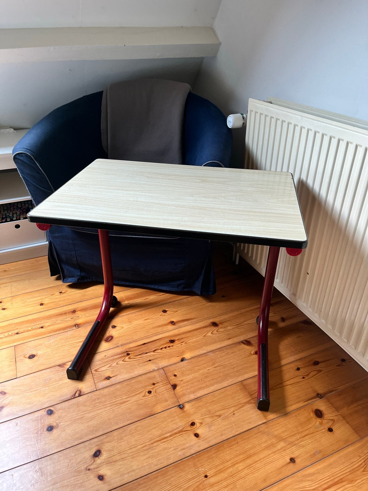Compact bureau/tafeltje - van basisschool afkomstig, Ophalen, Gebruikt