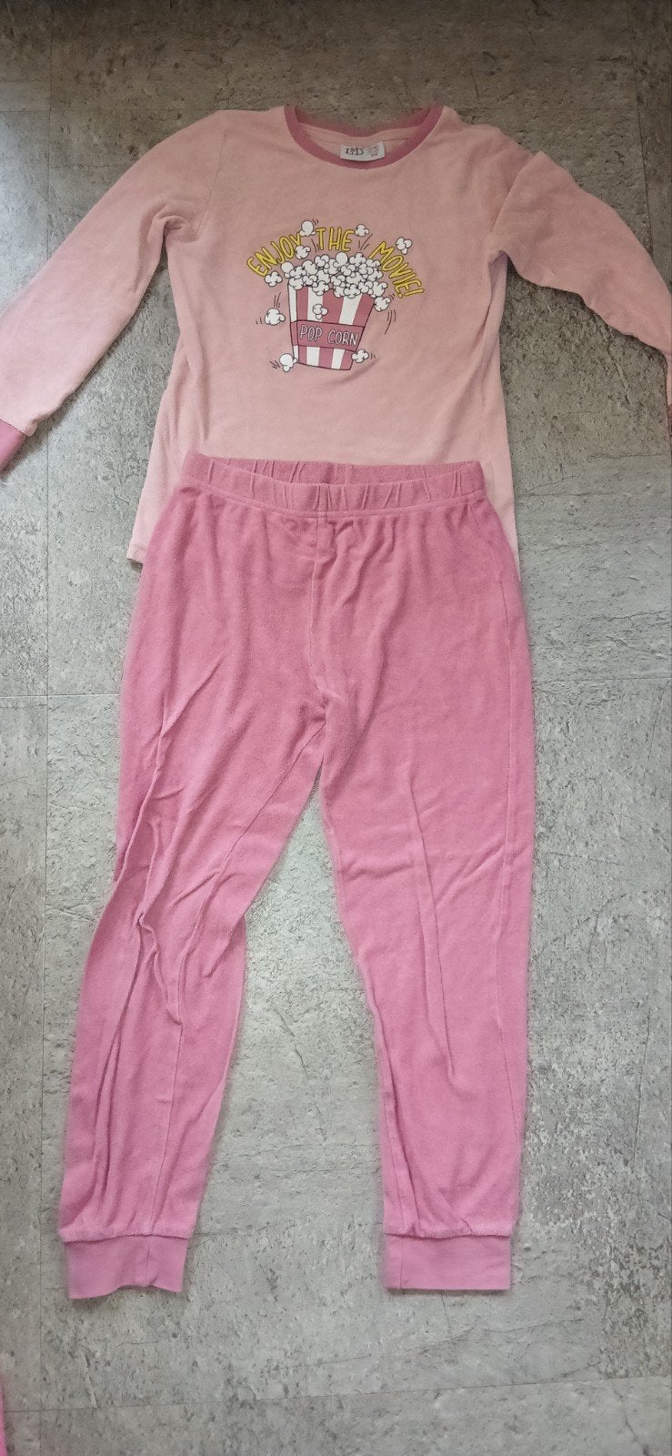 Comfortabele pyjama en pakje voor kinderen, Ophalen, Zo goed als nieuw, Primark, Meisje