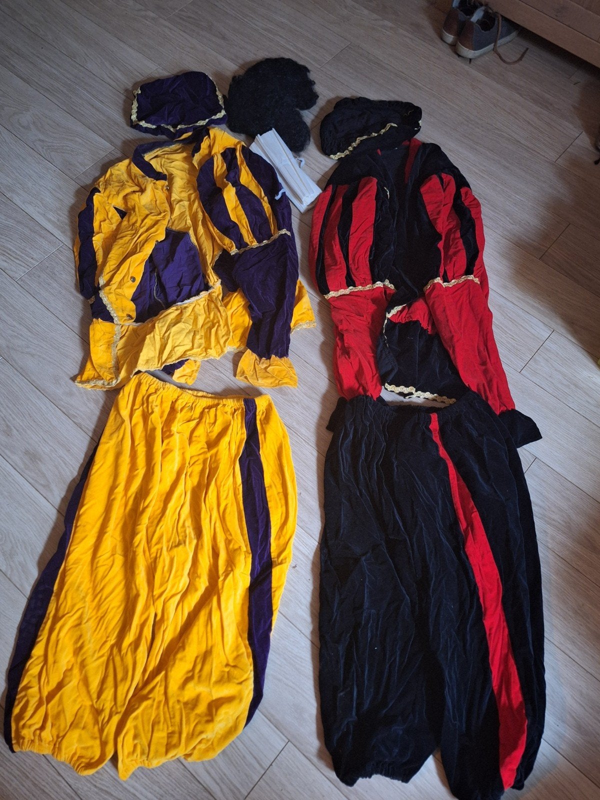 Zwarte Piet kostuums - set van 2, Ophalen of Verzenden, Gebruikt, Kostuum, Kerst of Sinterklaas