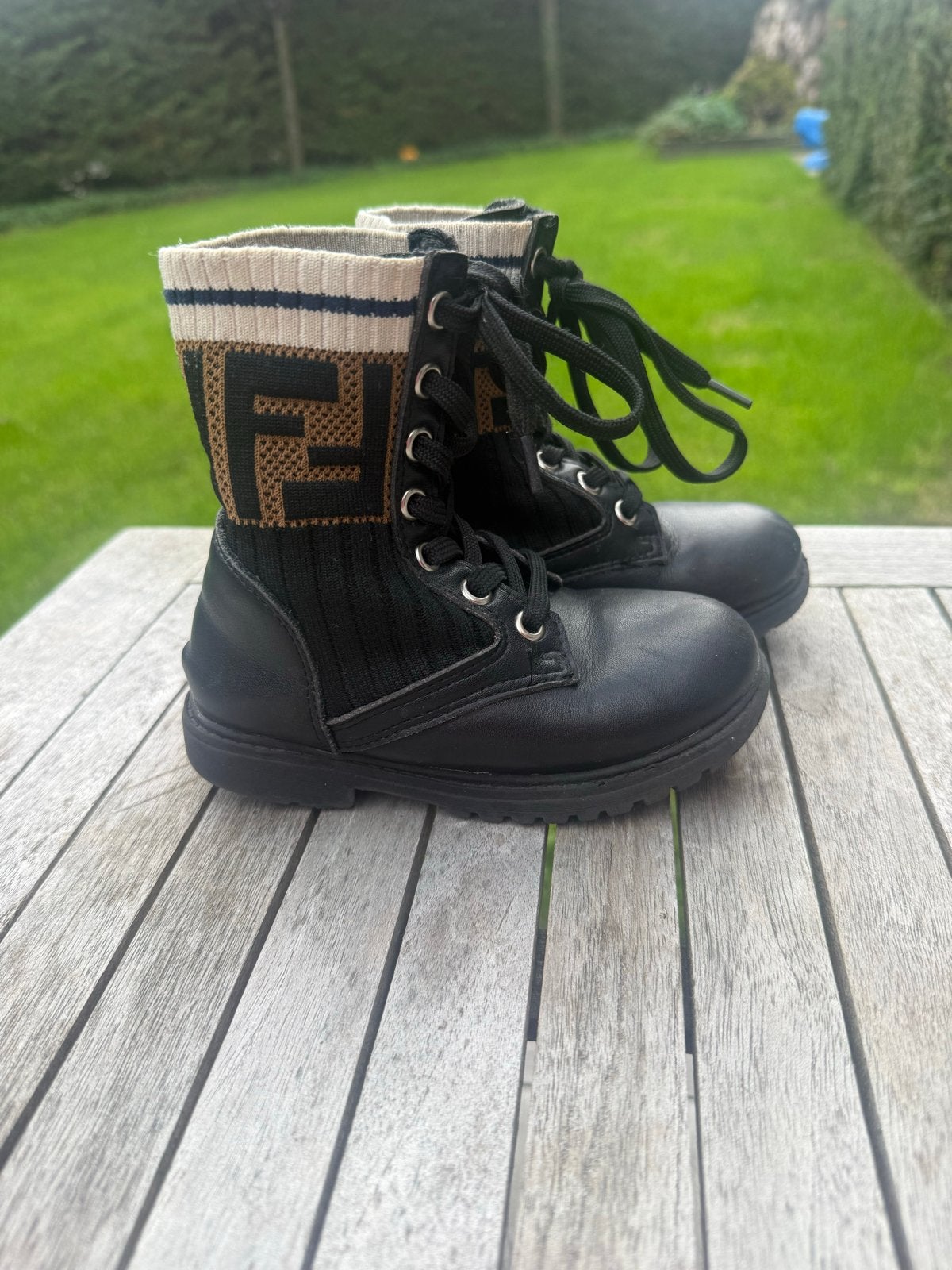 Fendi kinderlaarsjes maat 25, Ophalen of Verzenden, Gebruikt, Jongen of Meisje, Laarzen