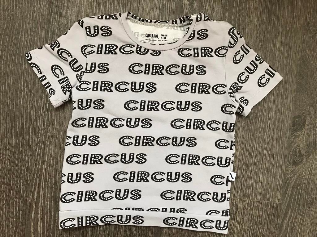 Unisex shirtje grijs thema circus van CarlijnQ mt 110/116, Ophalen of Verzenden, Gebruikt, Jongen of Meisje, Shirt of Longsleeve