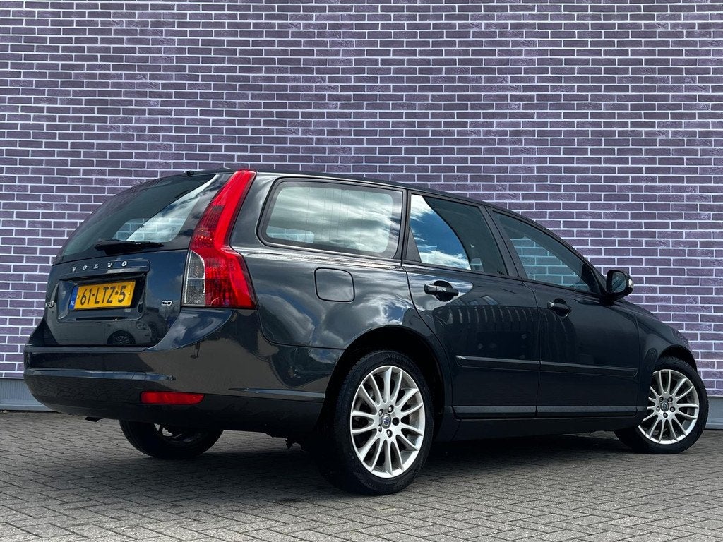 Volvo V50 2.0 Sport | Navigatie | Bluetooth | Parkeersensore, Gebruikt, Zwart, 4 cilinders, 1283 kg