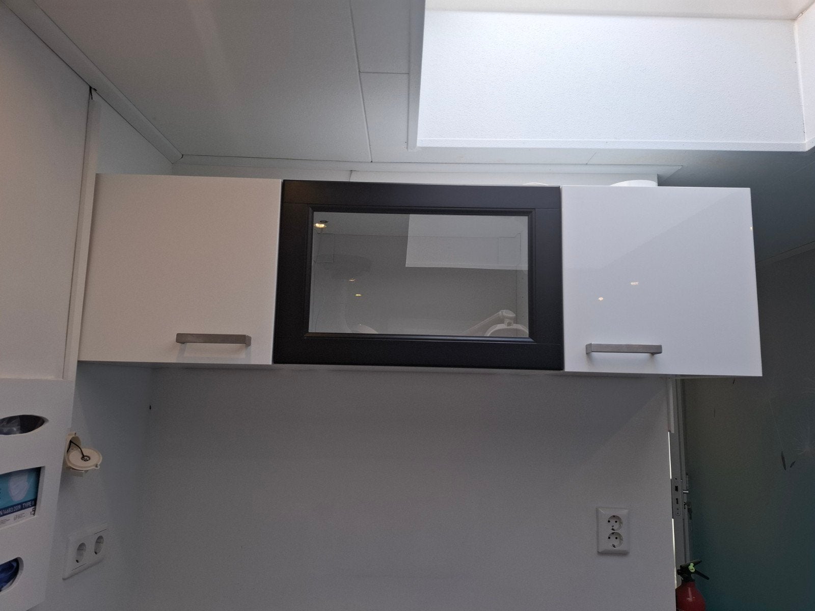 3 IKEA bovenkastjes - wit met één glazen deur, Ophalen, Zo goed als nieuw