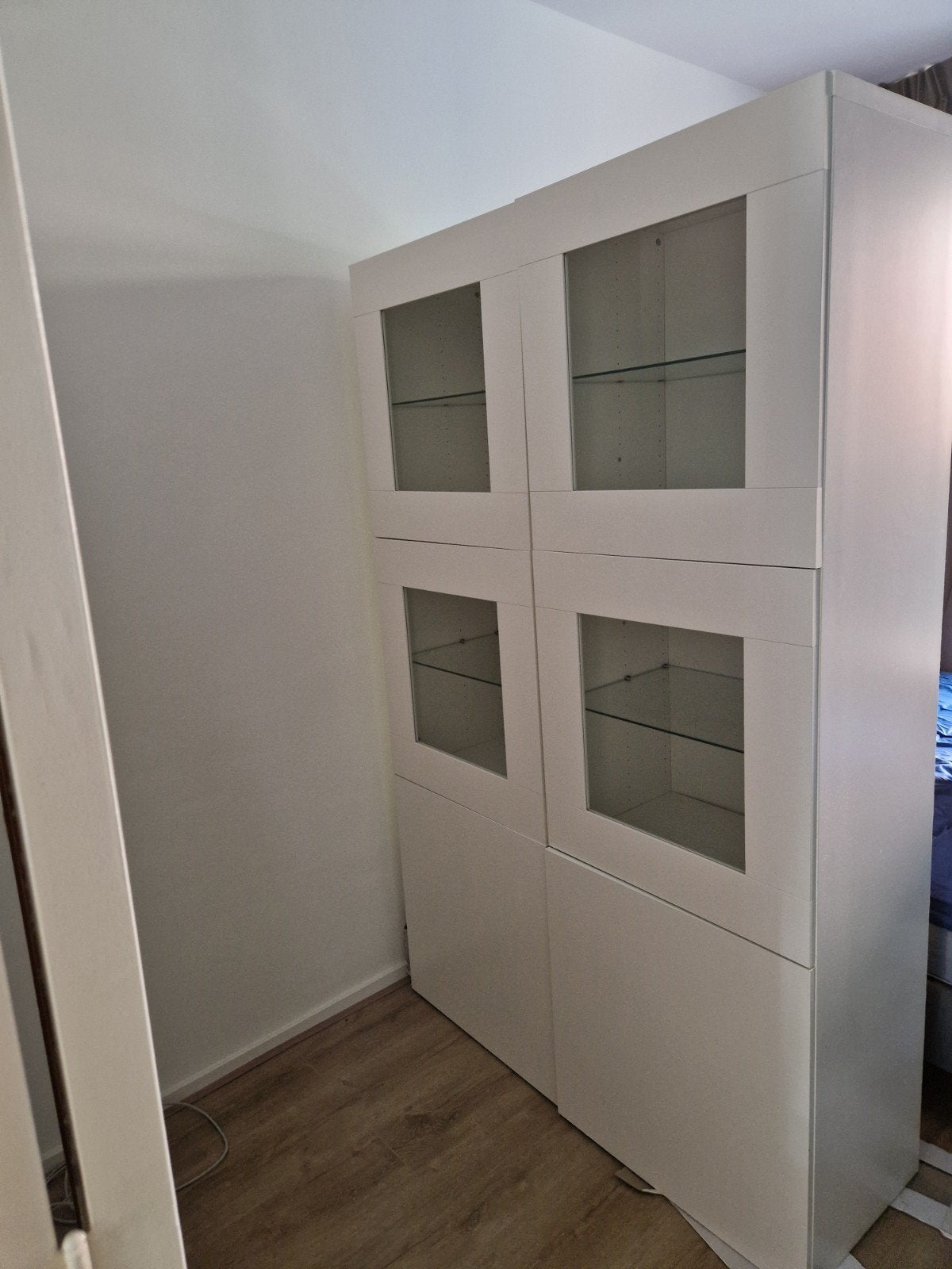 Witte vitrinekast met glazen deuren en planken, 100 tot 150 cm, 200 cm of meer, Overige houtsoorten, Ophalen of Verzenden