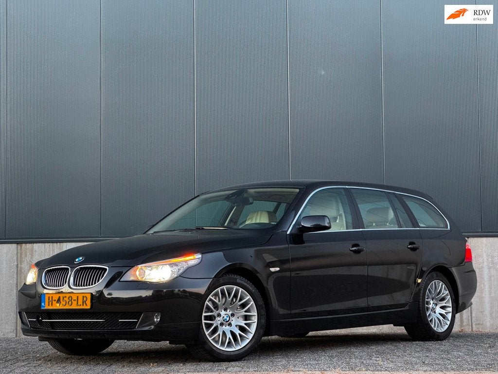 BMW 5-serie Touring 550i/HEADUP/ACC/XENON/LEDER/SOFTCLOSE/NA, Auto's, BMW, Achterwielaandrijving, Gebruikt, 367 pk, Zwart