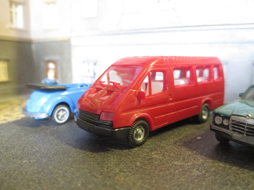 1986/1995 Ford Transit Mk.3 LWB Bus - Revell-Praliné, Ophalen of Verzenden, Zo goed als nieuw, Bus of Vrachtwagen, Brekina
