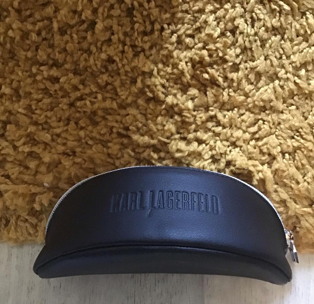 Karl lagerveld zonnebril, Sieraden, Tassen en Uiterlijk, Zonnebrillen en Brillen | Dames, Ophalen of Verzenden, Nieuw, Zwart, Overige merken