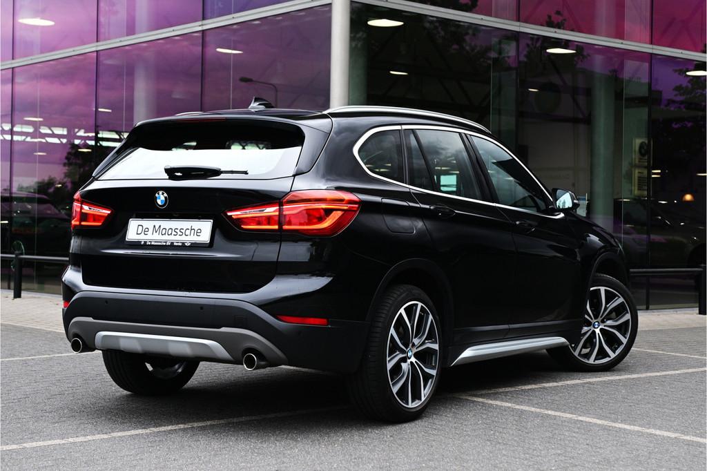 BMW X1 sDrive20i High Executive xLine Automaat / Sportstoele, Auto's, BMW, Zwart, Bedrijf, SUV of Terreinwagen, 1460 kg