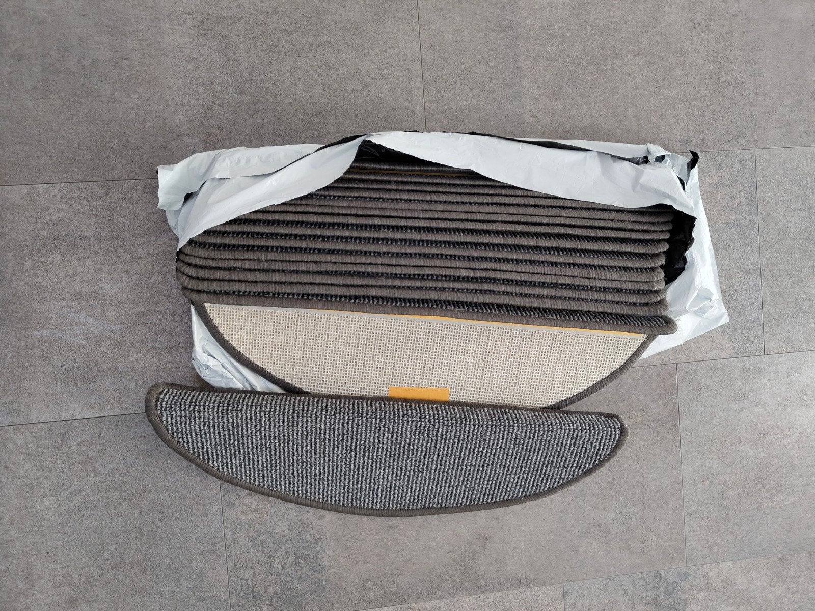 Nieuwe Antislip Trapmatten - Grijs/Zwart - Set van 15, Ophalen, Nieuw, Modern, Antislip, Minder dan 5 m²
