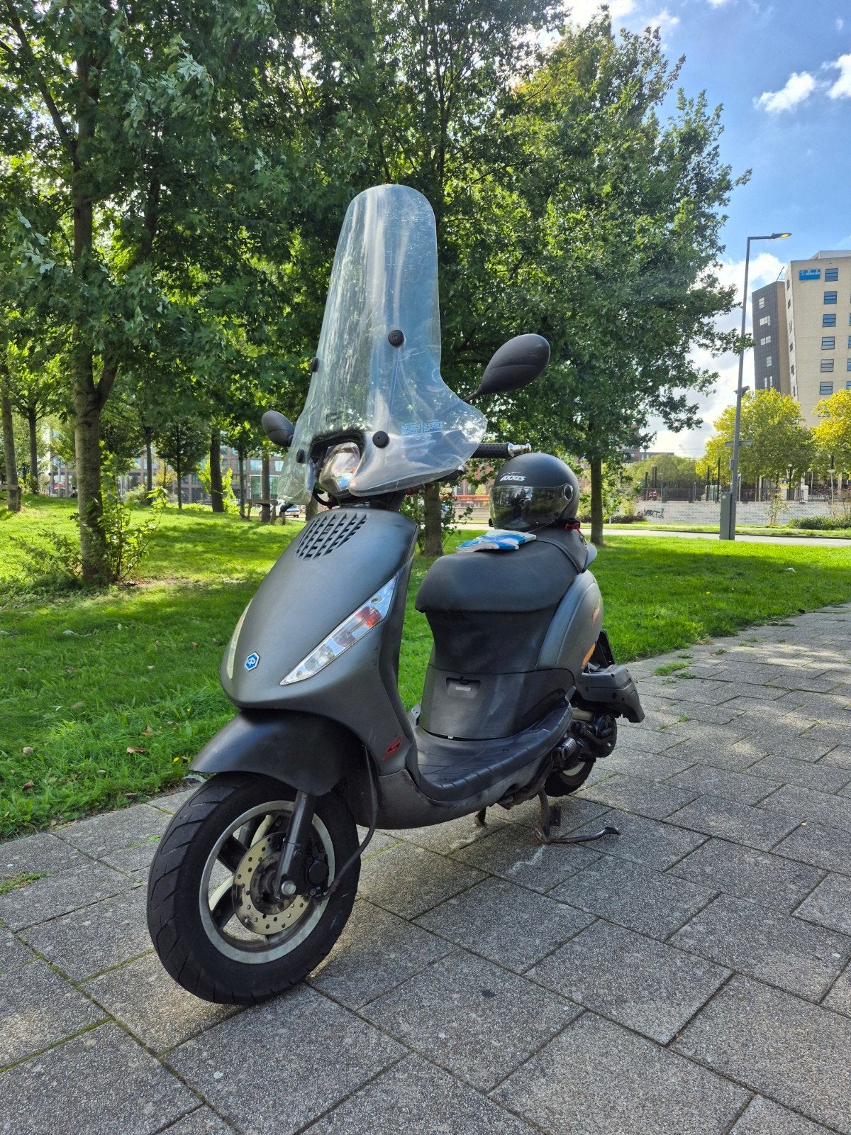 piaggio Zip, Fietsen en Brommers, Scooters | Piaggio, Ophalen of Verzenden, Zo goed als nieuw, Benzine, Zip