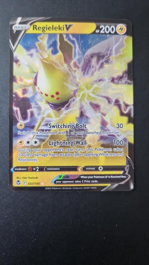 Regieleki V 057/195 Silver Tempest Pokemon, Ophalen of Verzenden, Zo goed als nieuw, Losse kaart