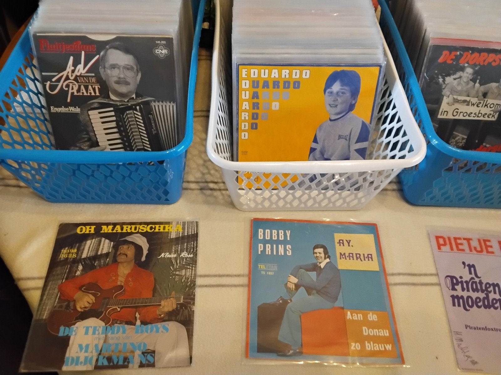 Partij Verzameling top singels piraat 4 bakjes vol 350 stuks, Verzenden, Gebruikt, Overige formaten, Levenslied of Smartlap