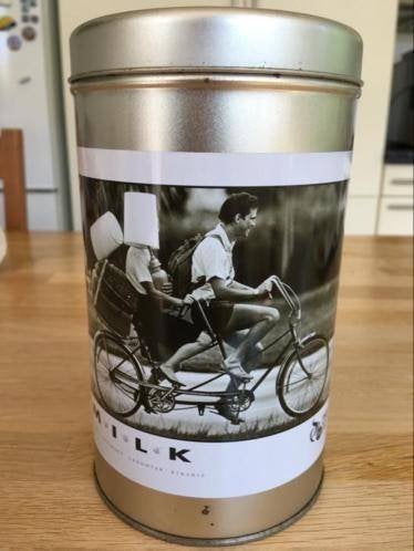 Douwe Egberts MILK jubileumblik - Bill Frakes Douwe Egberts, Ophalen of Verzenden, Gebruikt, Koffie, Douwe Egberts