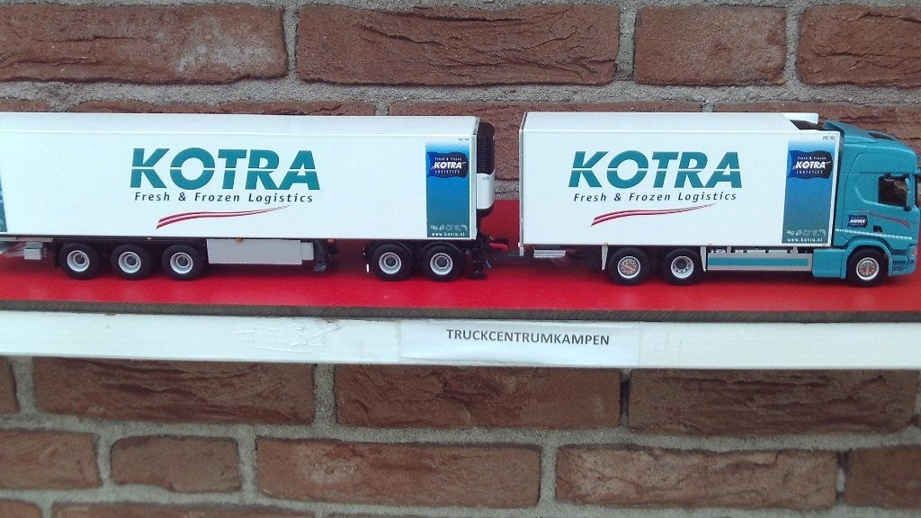 WSI  Scania  R  Normal  6 x 2  Tag  Axle  van  Kotra., Ophalen of Verzenden, Nieuw, Bus of Vrachtwagen, Wsi