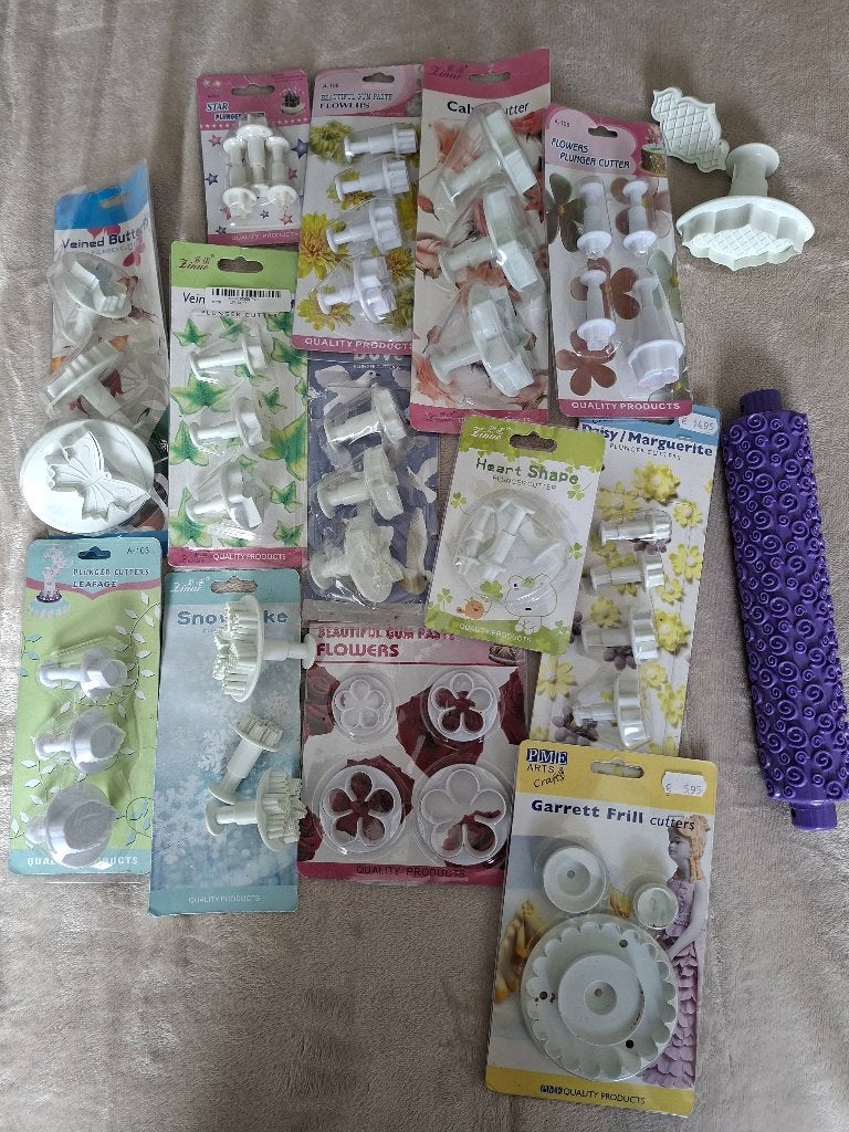 Diverse bakspulleb, cutters, marsepein fondant, Ophalen of Verzenden, Zo goed als nieuw, Taarten of Cupcakes, Overige typen