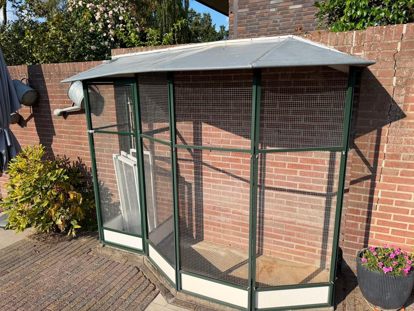 Voliere vogels buiten in nette staat, Dieren en Toebehoren, Vogels | Hokken en Kooien, Ophalen, Zo goed als nieuw, Aluminium, Volière
