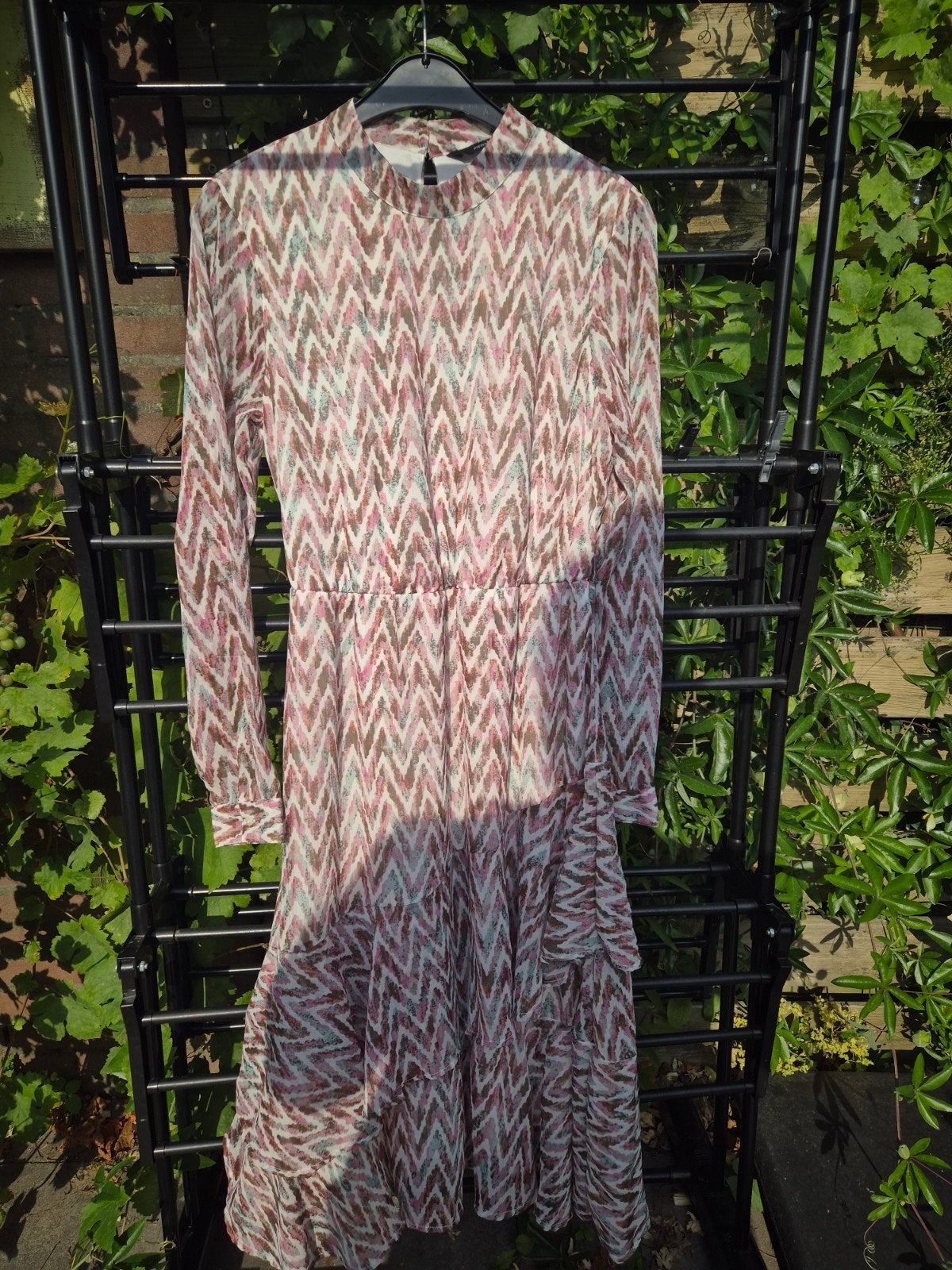Pigalle jurk met zigzagprint en ruches, maat M, Kleding | Dames, Jurken, Maat 38/40 (M), Meerkleurig, Pigalle, Ophalen of Verzenden