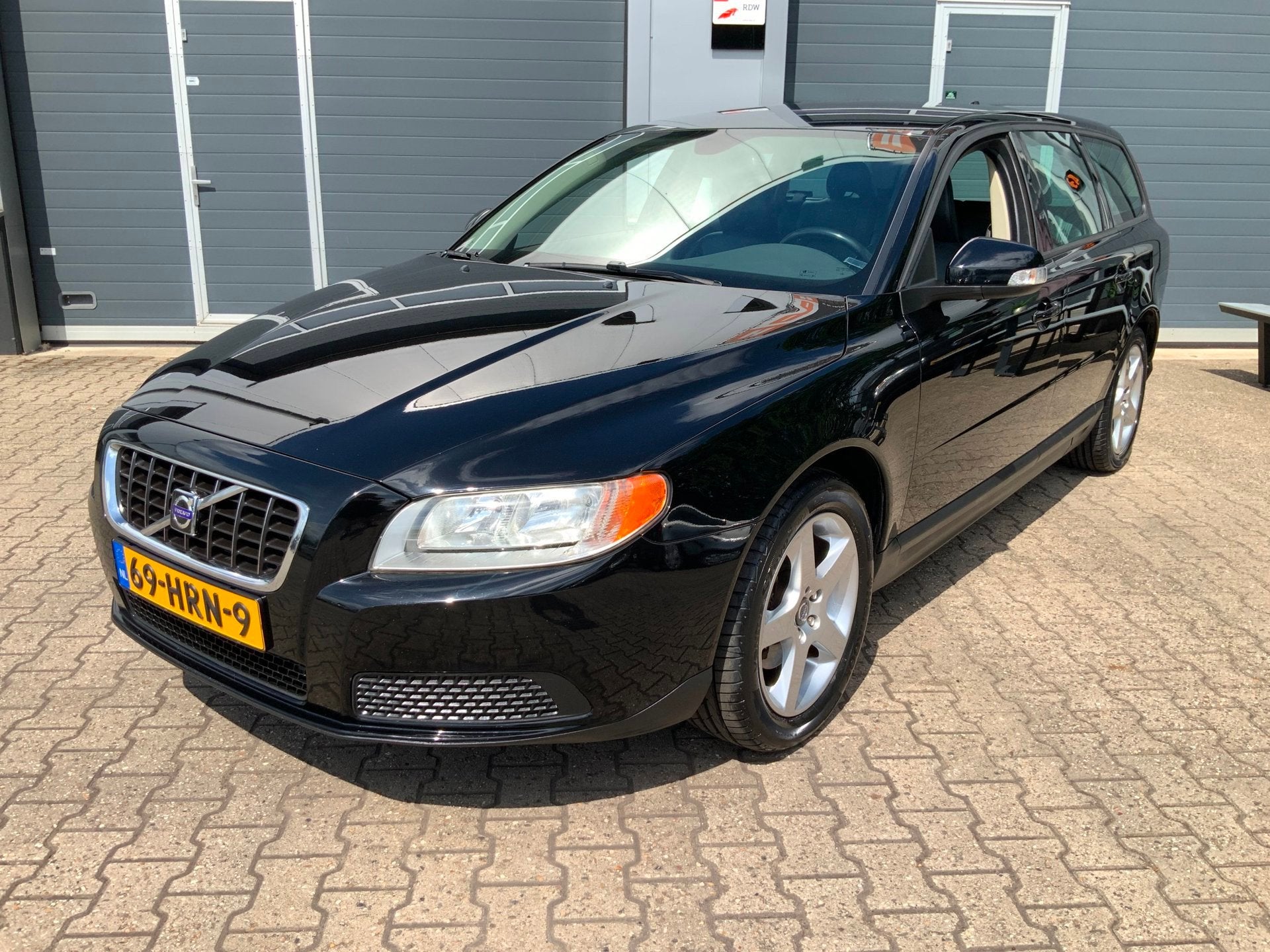 Volvo V70 2.0F LPG-G3 Leder Navi APK 7-2027, Voorwielaandrijving, Gebruikt, Zwart, Parkeersensor