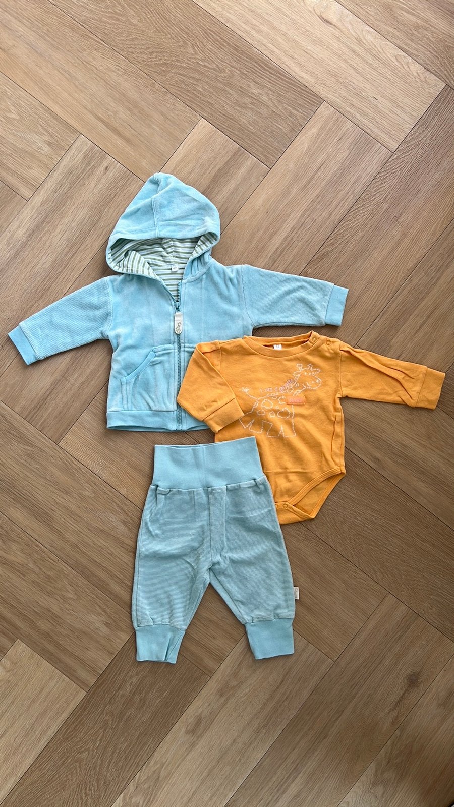Set; vestje, broekje, romper, maat 62, Kinderen en Baby's, Babykleding | Maat 62, Ophalen of Verzenden, Zo goed als nieuw, Jongetje of Meisje