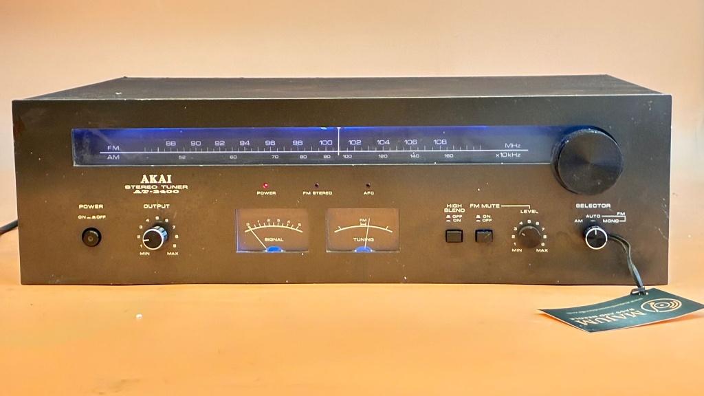 Akai AT-2400 stereographic tuner, Audio, Tv en Foto, Ophalen of Verzenden, Gebruikt