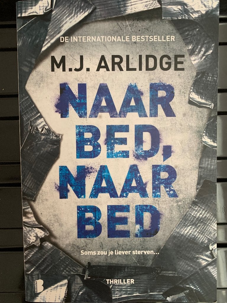 M.J. Arlidge - Naar bed, naar bed (Thriller), Boeken, Ophalen, Scandinavië, Zo goed als nieuw, M.J. Arlidge