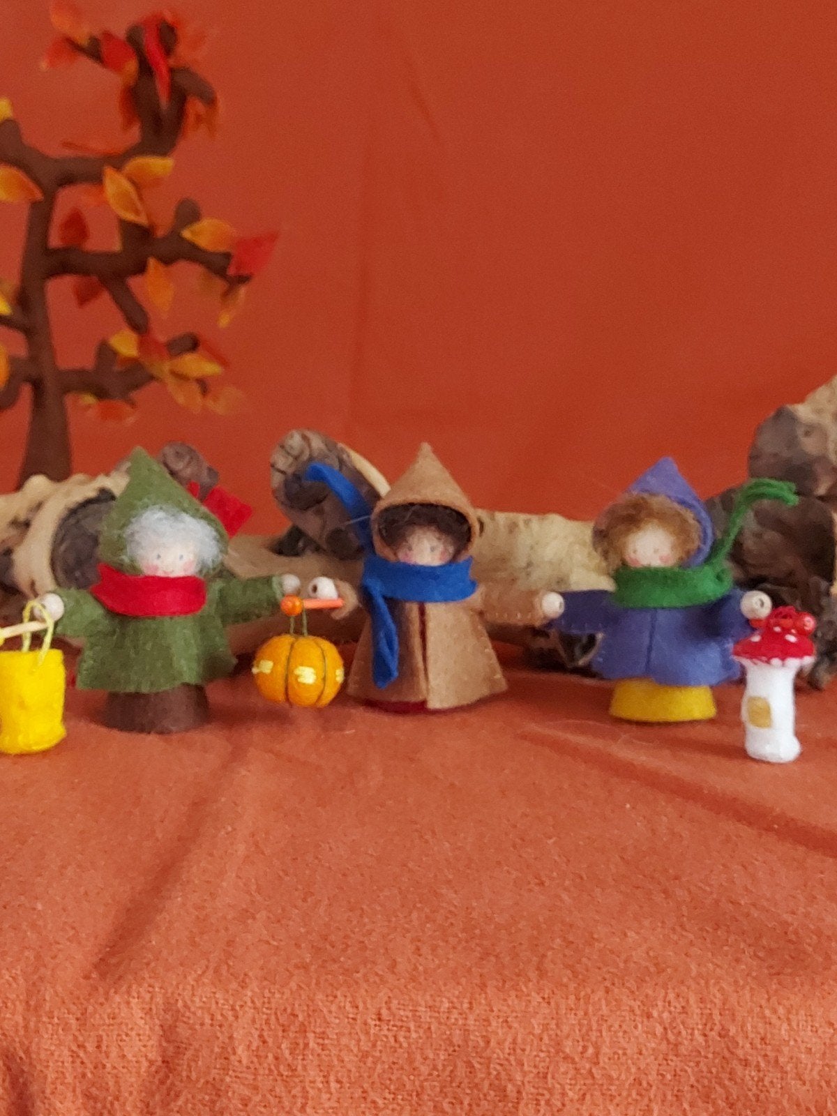Voor de seizoentafel 3 lampionnen jongetjes,  wolvilt, Hobby en Vrije tijd, Ophalen of Verzenden, Nieuw, Figuurtje(s), Wolvilt