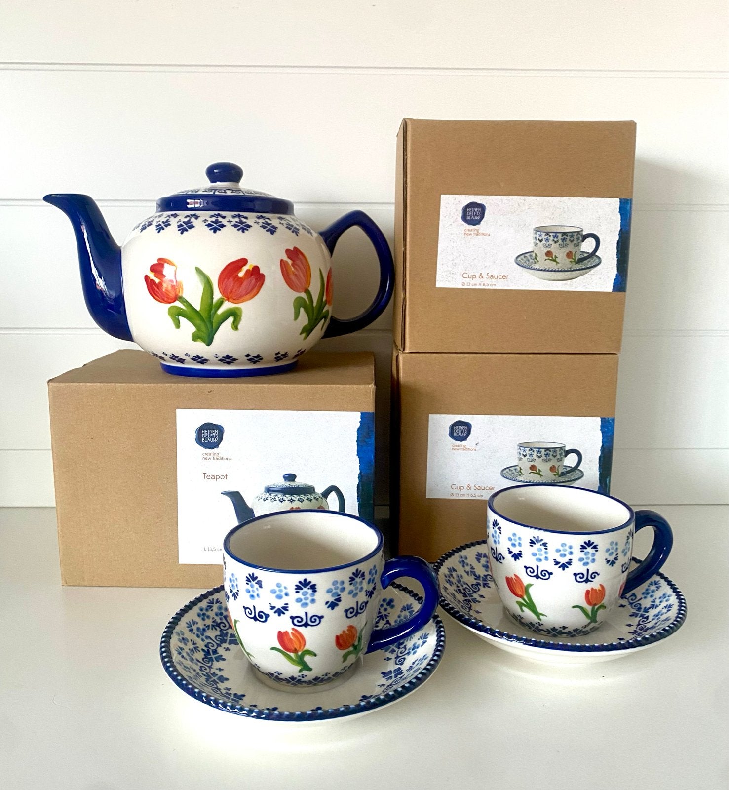Heinen Delfts Blauw theepot en kop en schotels tulpen nieuw, Huis en Inrichting, Overige merken, Keramiek, Nieuw, Ophalen of Verzenden